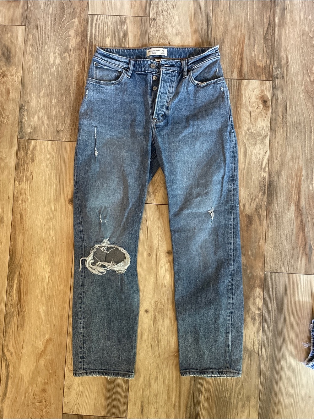 Abercrombie & Fitch Women’s Blue Straight-Leg Distressed Jeans